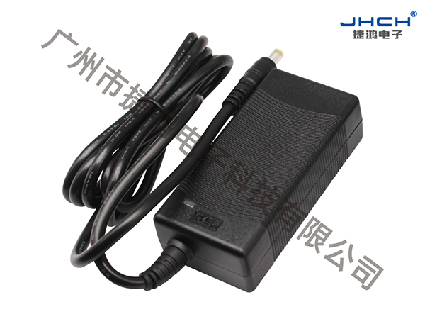 19.0V 3.0A 适配器